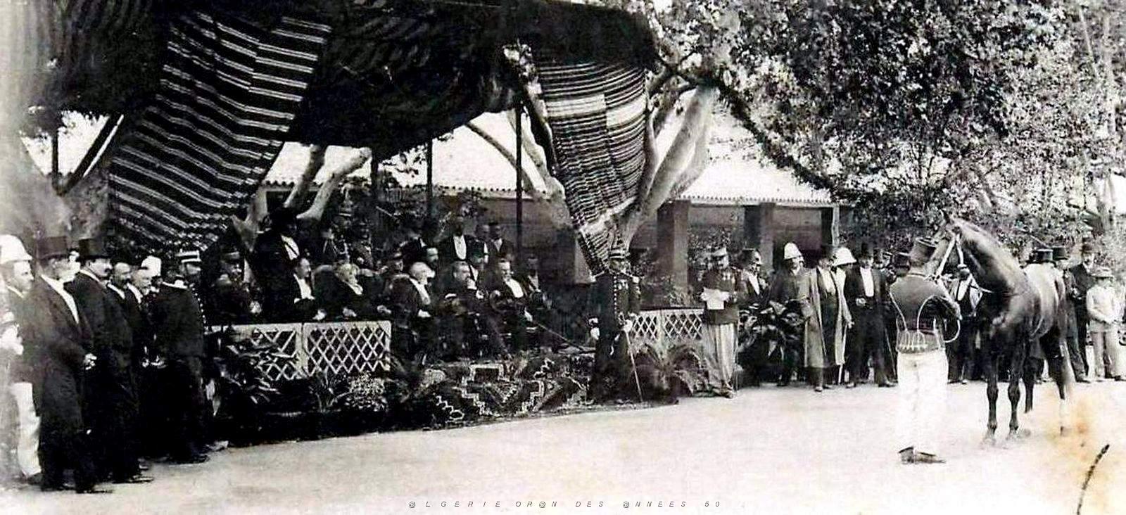 2010- Blida - Voyage Presidentiel 1903 - Defile2 etalons.jpg